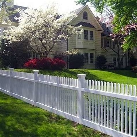 53 Relaxing Front Yard Fence Remodel Ideas | Fence styles, White picket fence, Front yard fence