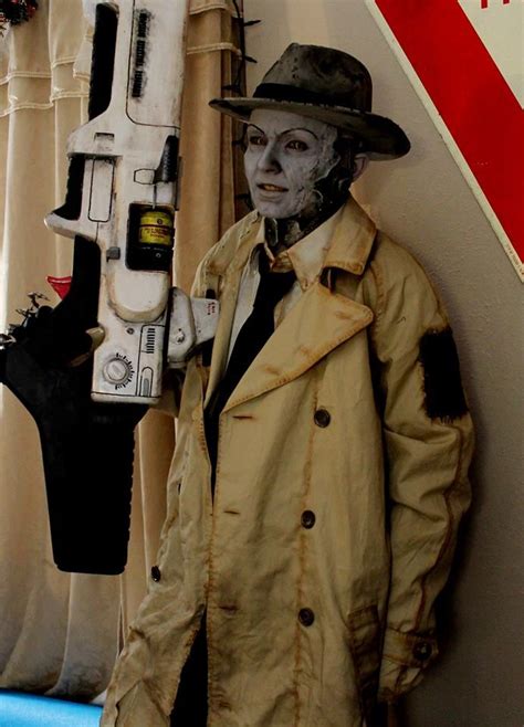 Fantastic Nick Valentine Cosplay | Nick valentine, Cosplay, Valentine