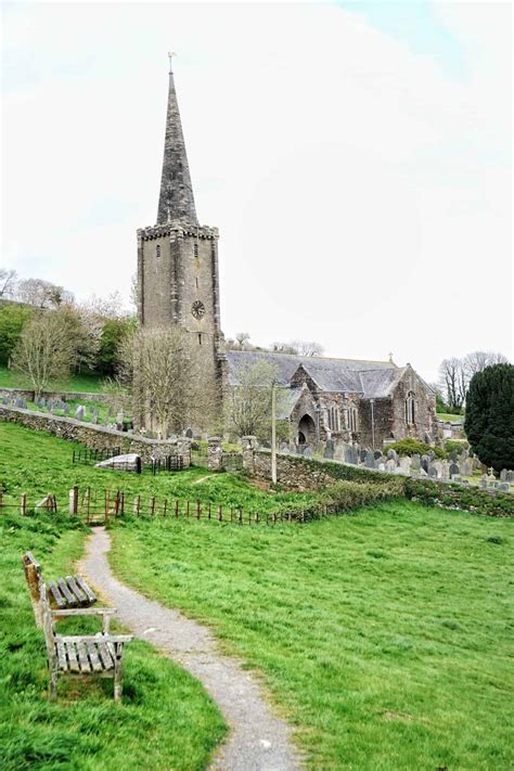 The Crooked Spire of Ermington Church, Devon: Pub & Village |solosophie