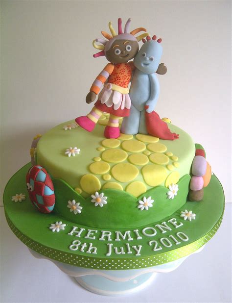 In the Night Garden cake with Iggle Piggle, Upsy Daisy and the HaaHoos ...