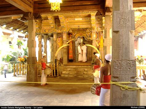 Temple of the Tooth Relic (Dalada Maligawa) | AmazingLanka.com