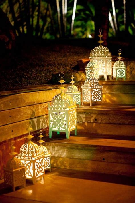 Fascinating garden decoration with Moroccan lanterns