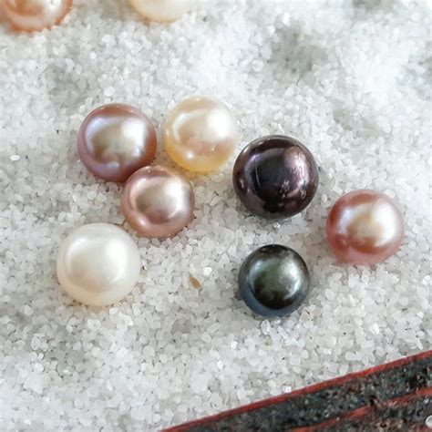 5 Open an Oyster With Pearls Akoya Saltwater Oyster Pearl