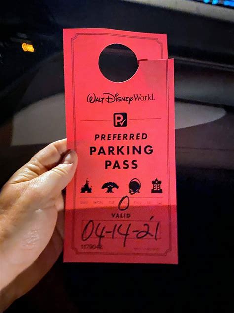 Complete Guide to Parking at Disney World (Cost, Tips, & How it Works)