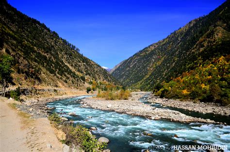 Neelum River flowing through the Neelum Valley in Azad Kashmir ...