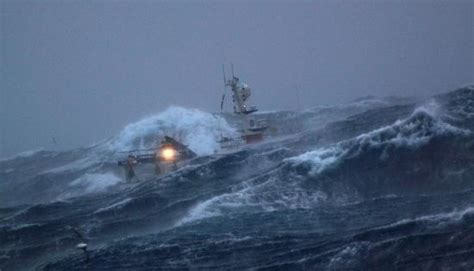 Ships Caught in rough seas of New Zealand | ships in heavy seas | Pinterest | Boating