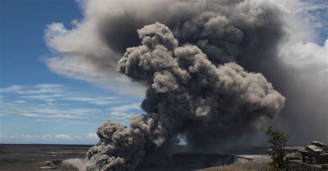 Explosive Eruption Rocks Kilauea Volcano's Summit | HuffPost