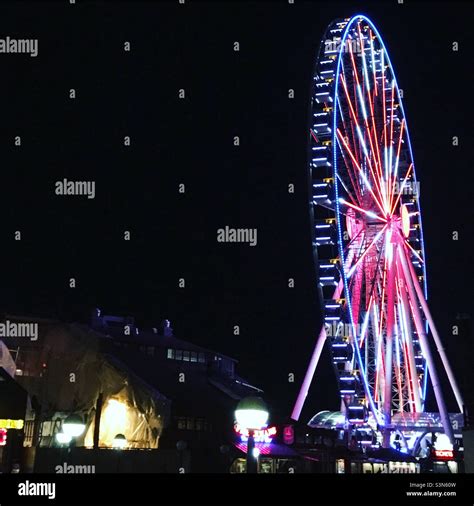 Seattle Waterfront Ferris Wheel Stock Photo - Alamy