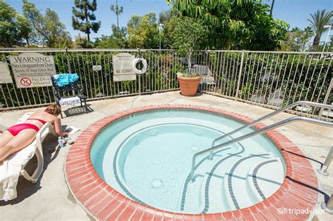 Ayres Hotel Anaheim Pool Pictures & Reviews - Tripadvisor