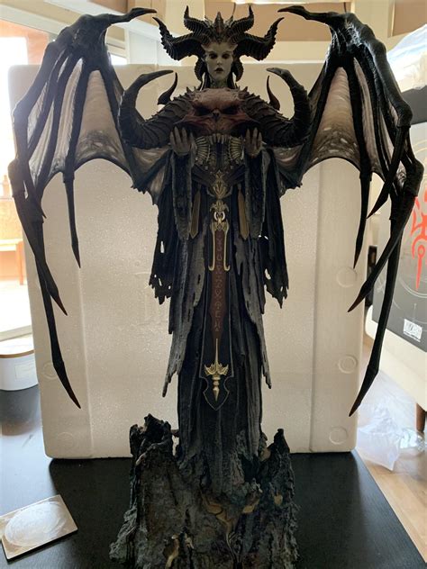 Diablo Lilith Statue Arrives To Buyers Ahead Of October 16 News Icy Veins