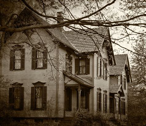 8 Haunted Houses in Oklahoma