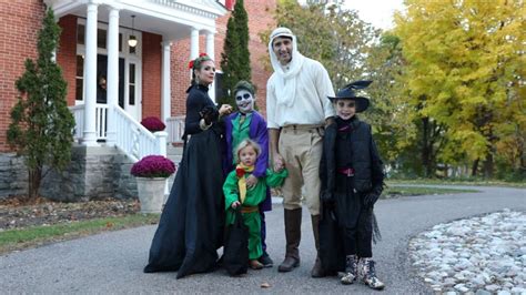 Justin Trudeau fête l'Halloween en famille | TVA Nouvelles