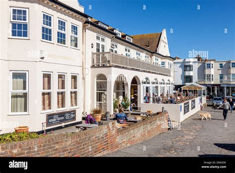 The white horse inn sussex hi-res stock photography and images - Alamy