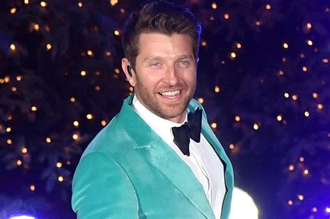 Brett Eldredge Announces New Holiday Album, ‘Mr. Christmas'