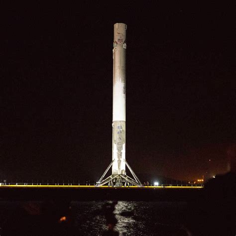 SpaceX Falcon 9 Recovered 1st Stage Arrives Back in Port After Historic ...