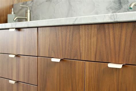 Dans le Lakehouse | Modern kitchen cabinet handles, Modern kitchen ...