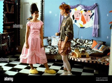 ANNIE POTTS, MOLLY RINGWALD, PRETTY IN PINK, 1986 Stock Photo - Alamy