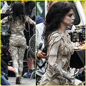 Sofia Boutella Films 'The Mummy' in Full Costume & Makeup! Scary ...