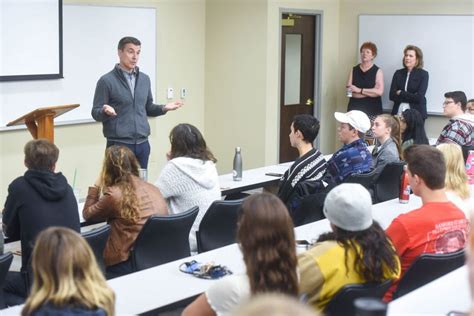 ESPN Analyst Rece Davis Talks to Speech Students about Storytelling ...