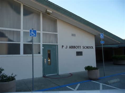 Abbott Middle School in San Mateo, CA | Education.com