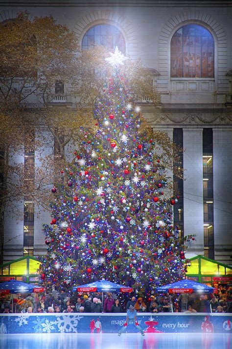 Bryant Park Christmas Tree Photograph by Mark Andrew Thomas | Fine Art America