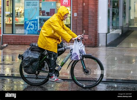 Preston, Lancashire. UK Weather. 11th October, 2019. UK Heavy showers and torrential rain in ...