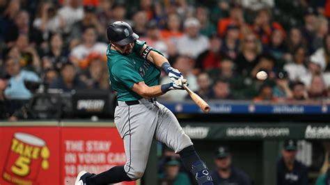 Raleigh lifts Seattle Mariners over Astros for 6th straight series win