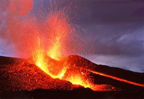 Hekla volcano shows signs of imminent eruption in Iceland and Fuego ...