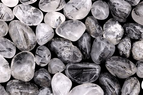 Guide to Tourmaline Quartz Properties, Meaning, & Benefits