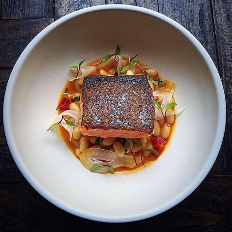 Salmon with crispy skin, white beans, fennel, tomato sauce... 😋😋 by ...