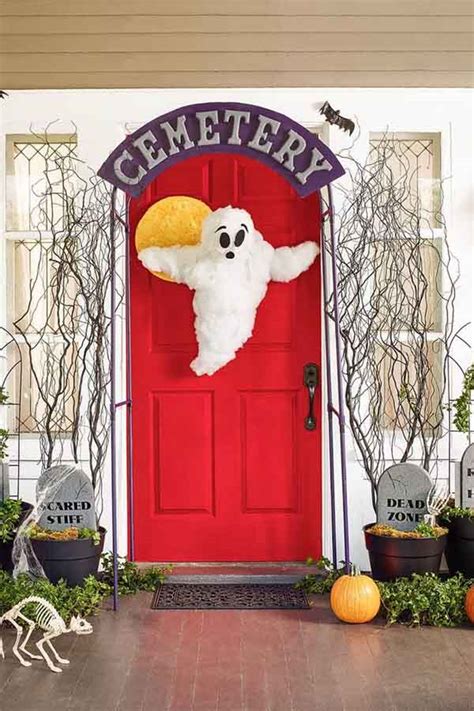 Easy and Scary Halloween Door Decorations | 24 DIY Door Decoration Ideas