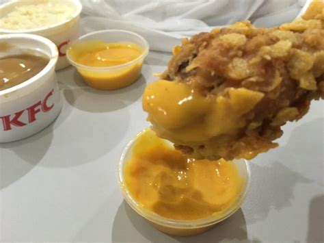 Tasty KFC Nacho Cheezy Crunch with Jalapeno Cheese Sauce | 360Tour.Asia