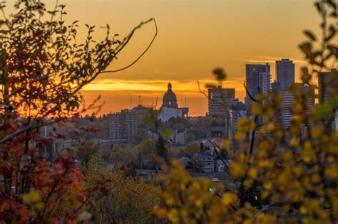 Premium Photo | Mesmerizing view of a beautiful edmonton skyline at ...