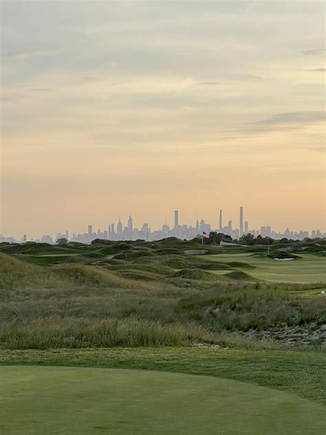 Manhattan Skyline from The Bronx : r/golf