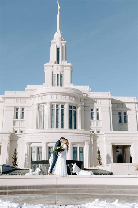 LDS winter wedding, Utah wedding photography, Payson temple | Temple wedding pictures, Payson ...