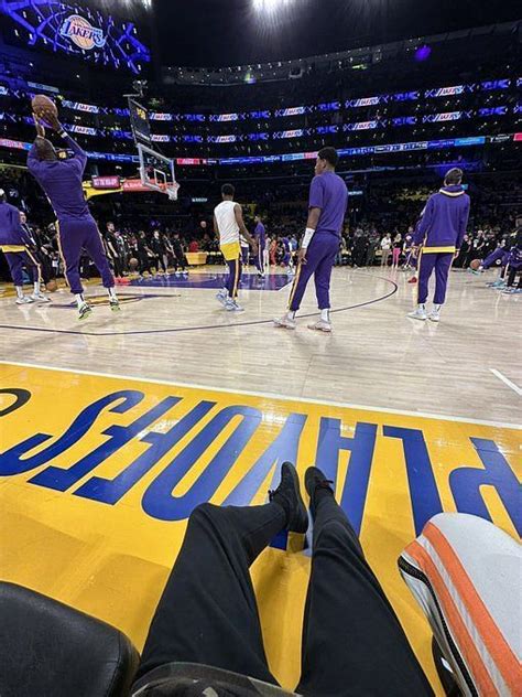 "No way xQc is sitting like this": Picture of Twitch streamer attending recent Lakers match goes ...