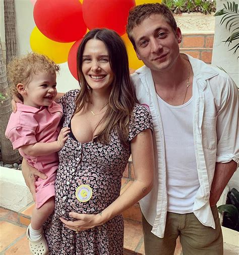 Shameless ' Jeremy Allen White, Wife Addison Timlin Welcome Daughter Dolores Wild