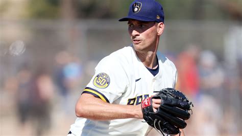 Brewers lefty Brent Suter quickly adapts to changes during COVID ball