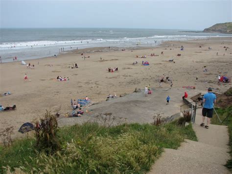 Cayton Bay - Photo "steps to the beach cayton bay july 2011" :: British Beaches