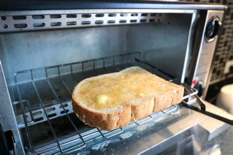 How to toast bread in a toaster oven? - Gratzparkinn