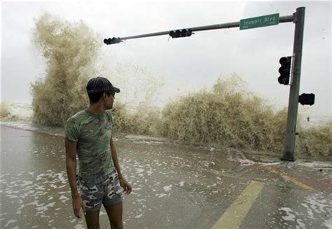 PHOTOS: Remembering Hurricane Ike at Galveston | abc13.com