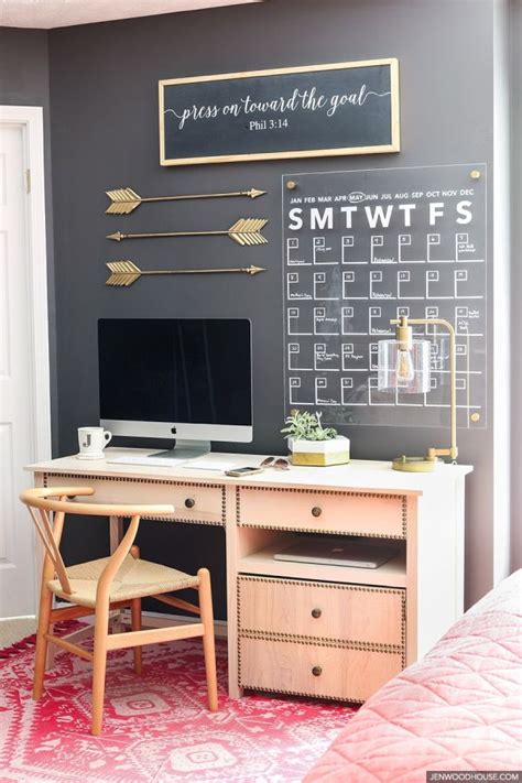 22 Wall Decor Ideas to Take to The Office