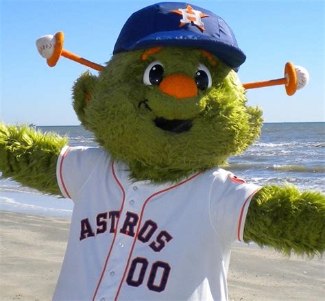 Houston Astros mascot hits on Kate Upton during Justin Verlander's ...