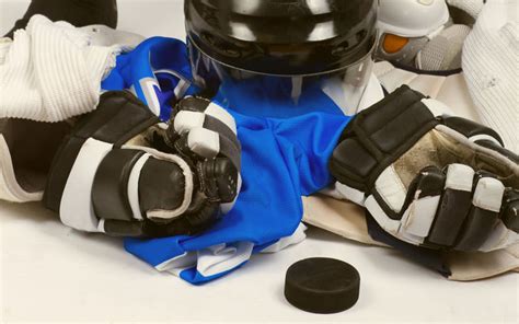 The Hockey Equipment You Need To Play Safely | Summit Orthopedics