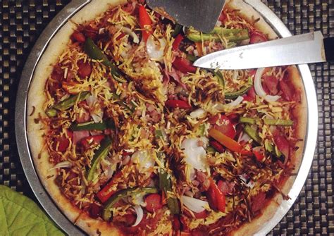 Easy Squeezy Homemade Hand-stretched Pizza Recipe by Giuliana Anastacio ...