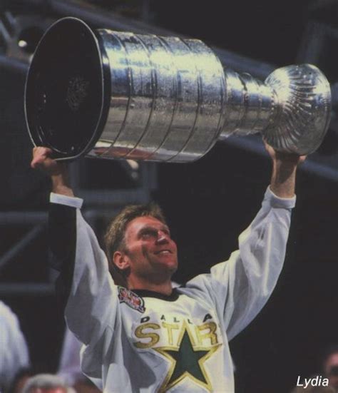 Brett Hull - Hoisting Lord Stanley's Cup 1999 | Dallas stars hockey, Dallas stars, Stars hockey