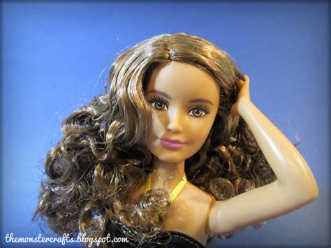 Doll review: Barbie Fashionistas Petite "Crazy for Coral"