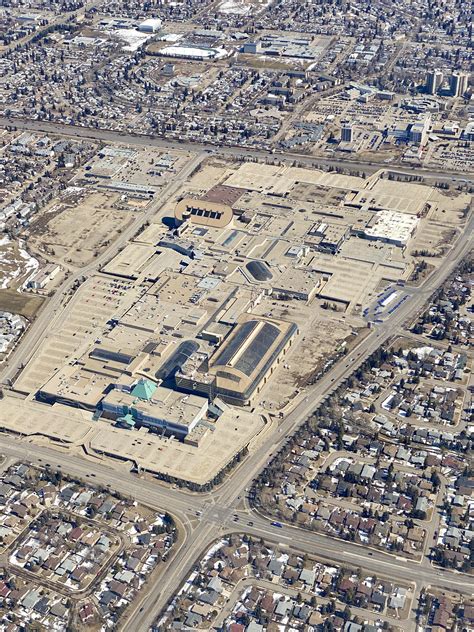 West Edmonton Mall empty due to the pandemic. : r/InfrastructurePorn