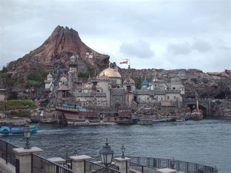 File:Tokyo DisneySea-Volcania.jpg - Wikipedia, the free encyclopedia