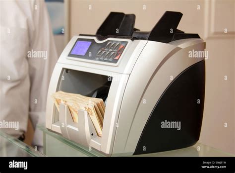 money counting machine Stock Photo - Alamy